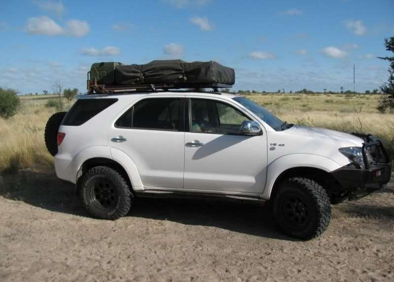 4x4 Toyota Fortuner with Rooftop tent