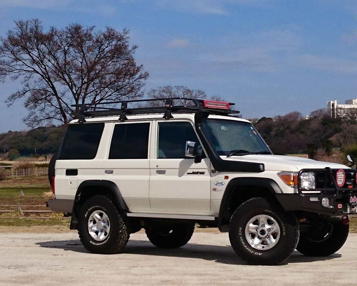 Hire 4x4 Toyota Landcruiser Wagon + camp gear and rooftop tent